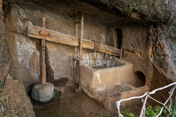 Madeira-traditional-wine-press - Photographs of Europe 