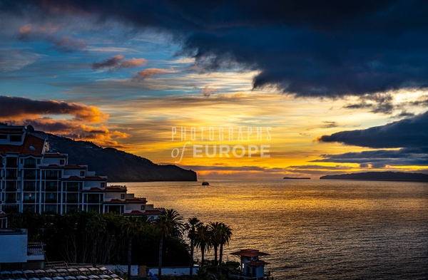 Dawn-sky-coast-view-Madeira - Photographs of Europe