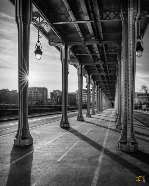 Bir Hakeim Bridge, Paris, France, 2021 - B&amp;W Private Archive &amp;#821 Thomas Speck Photography