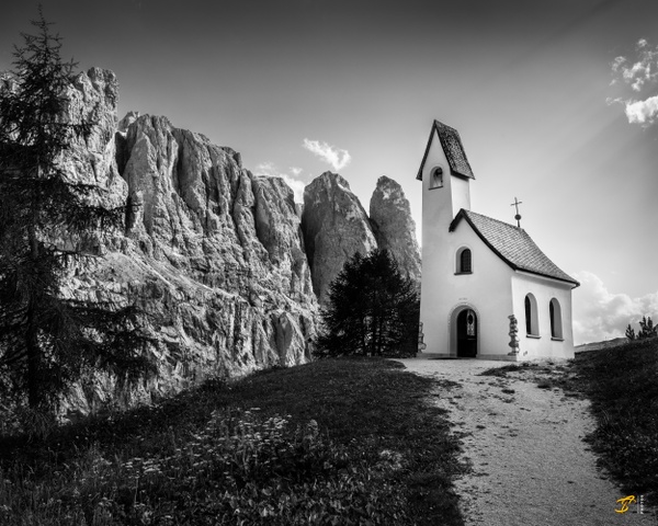 Chapel, Dolomiti, Italy, 2022 - Landscapes B&amp;W - Thomas Speck Photography 