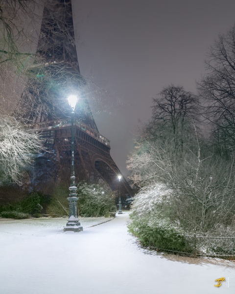 Eiffel Tower in Snowy Winter, Paris, 2021 - Urban Photographs - Private Gallery 